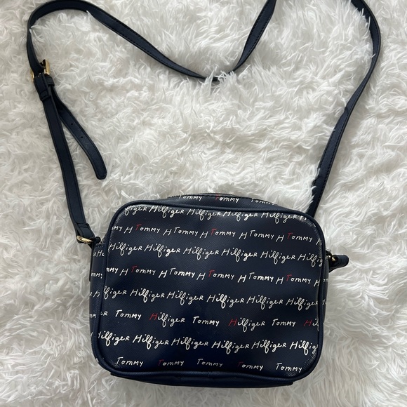 Tommy Hilfiger - Picture 1 of 8